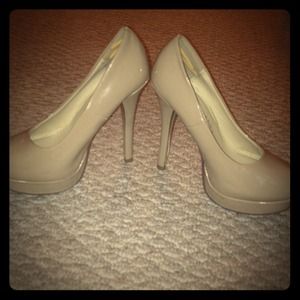 Sexy Chinese laundry platform pumps size 5.5