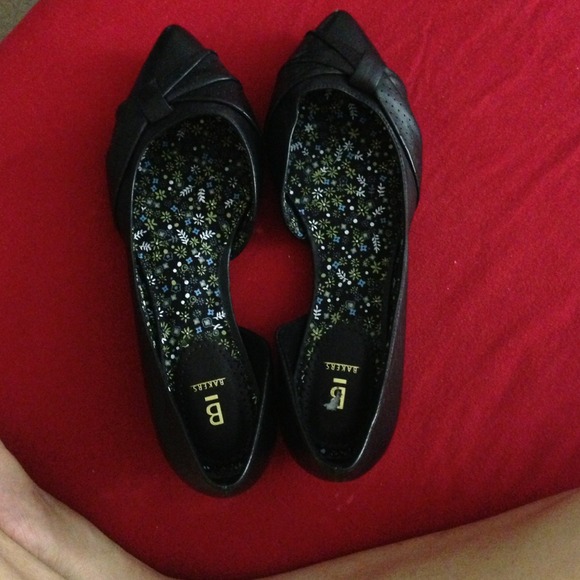 Beautiful flat black shoes - Picture 4 of 4