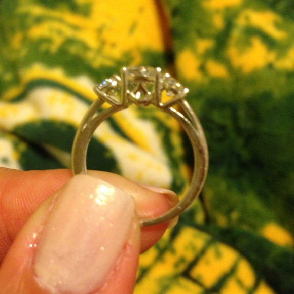 Silver ring - Picture 3 of 3