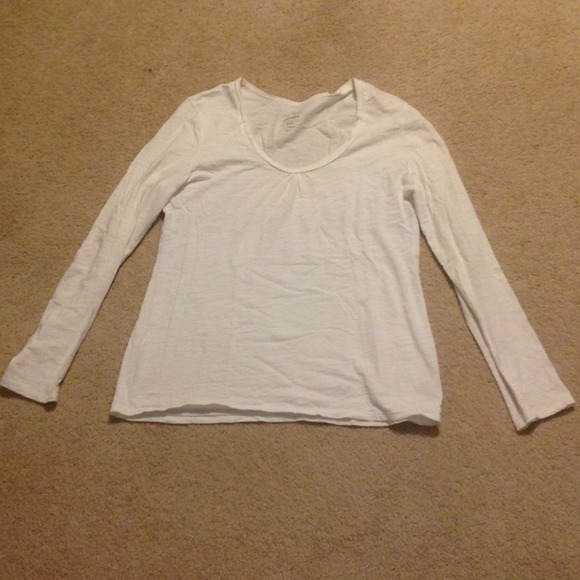 🐾SOLD BUNDLE🐾Old Navy White Shirt 🌟