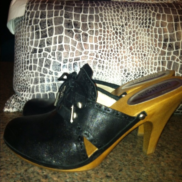 Michael Kors Sycamore clogs size 10 M. - Picture 4 of 4