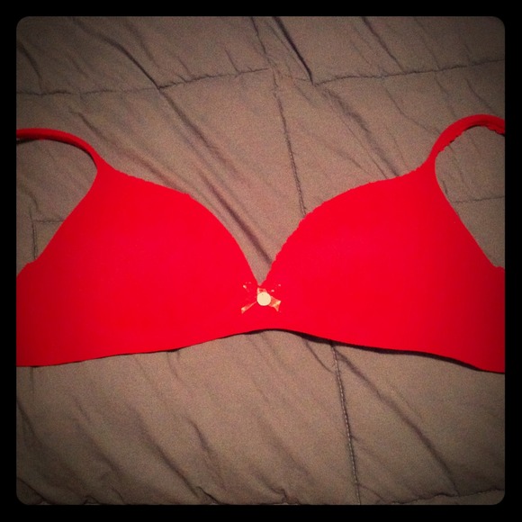 Red VS wireless bra