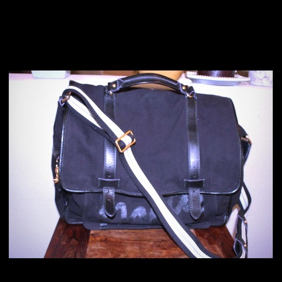 Price reduction!!Juicy Couture Black Messenger bag