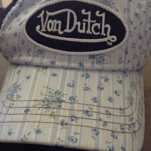 Von Dutch trucker hat!