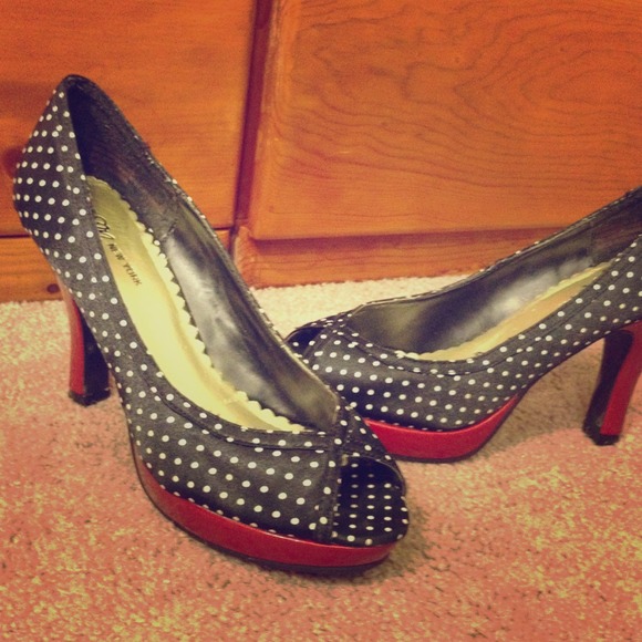Black and white pocka dot shoes