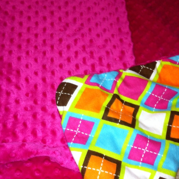 Cozy Toesies Blanket - Picture 4 of 4