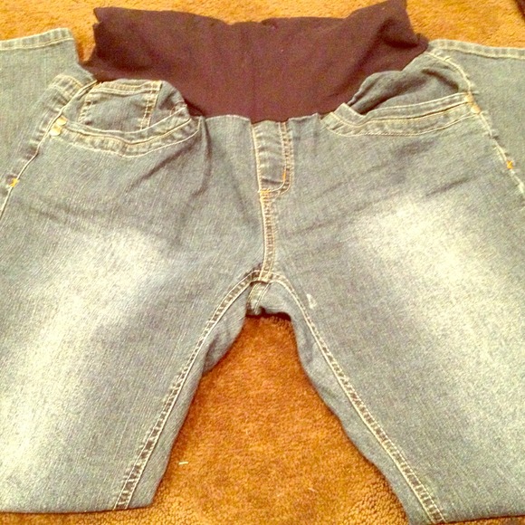 Maternity pants... straight leg nice fit