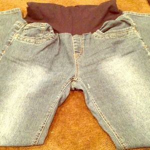 Maternity pants... straight leg nice fit