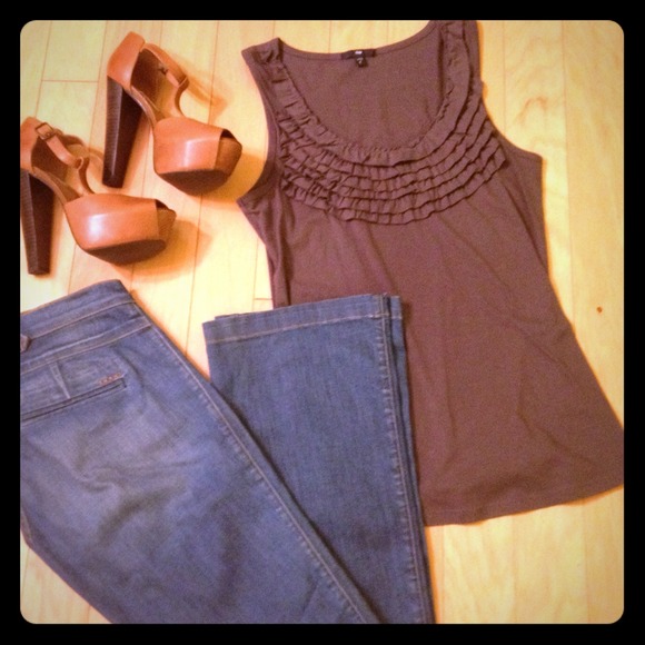 GAP Brand New Ruffled Tank