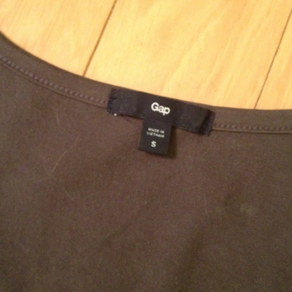 GAP Brand New Ruffled Tank - Picture 4 of 4