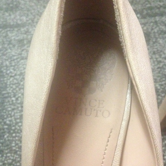 ✂️💣♥Vince Camuto BARELY worn heels♥✂️💣 - Picture 3 of 4