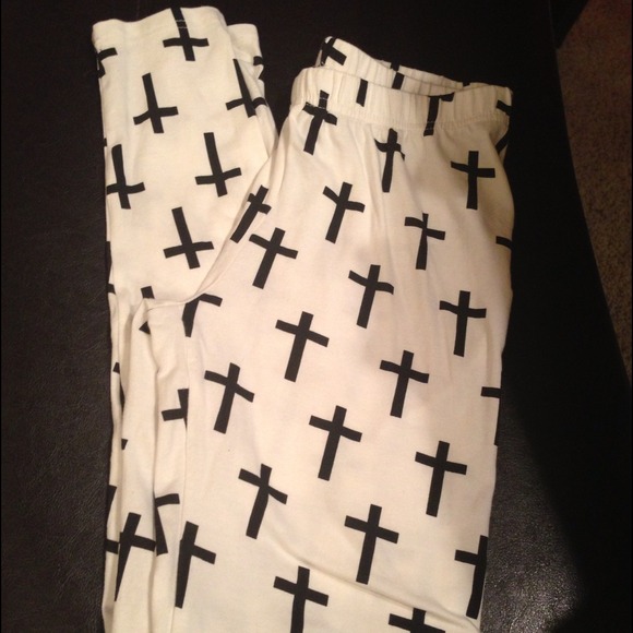 ❌❌❌❌SOLD❌❌❌❌CROSS LEGGINGS
