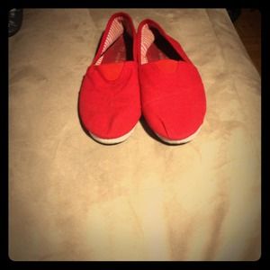 Red  toms look a like