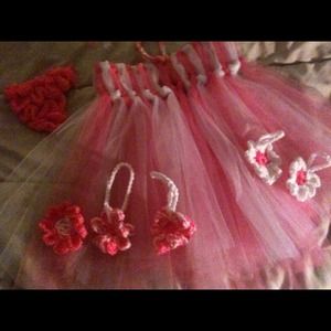 No sole crochet sandals & flower barrettes