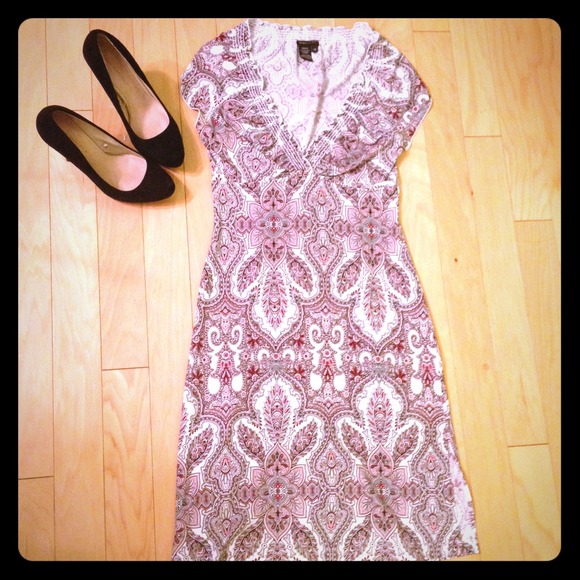 🎁SOLD IN BUNDLE🎁BCBG Paisley Curve Hugging Dress