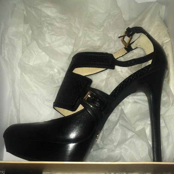 MICHEAEL MICHAEL KORS TONI PLATFORM