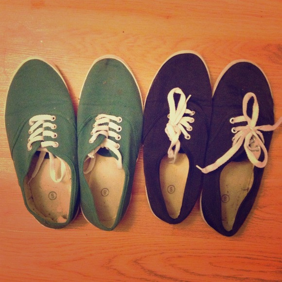 💢SOLD💢Bundle of 2 Urban Outfitters Sneakers.❤