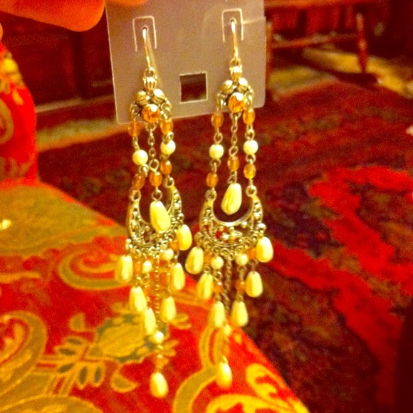 Very pretty long earring