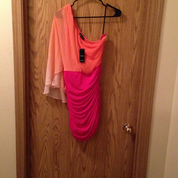 🚫SOLD🚫Super hot flutter sleeved Bebe dress!! 🎀