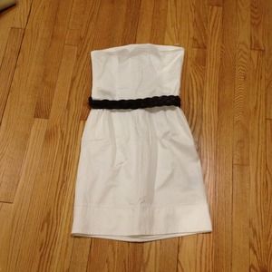 Pretty Club Monaco Size 4 Strapless Dress!