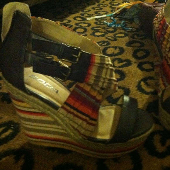 Multi colored wedged heels - Picture 2 of 4