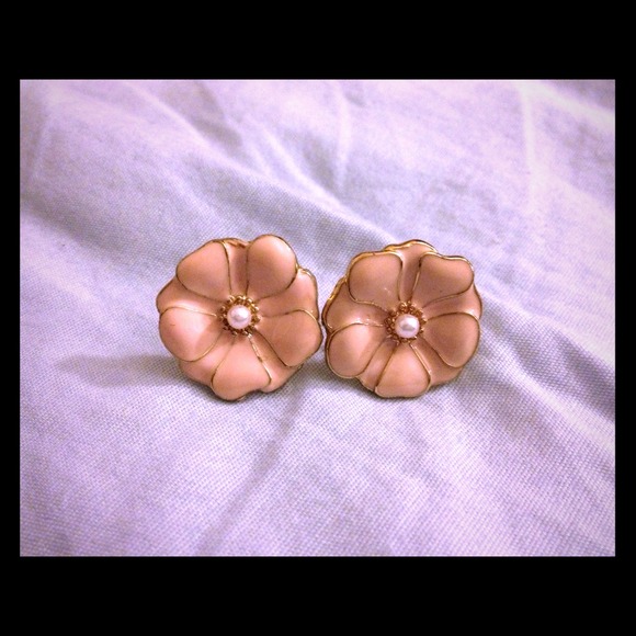🚫SOLD!!!🚫Flower earrings. PayPal preferred.