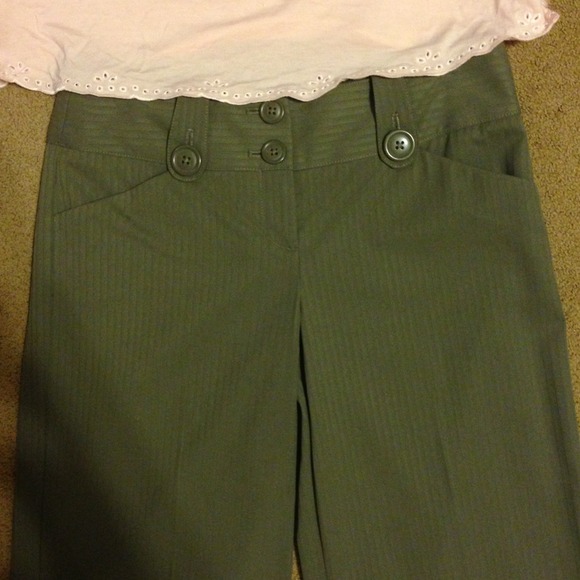 NWT Express Design Studio Editor Cropped Slacks. - Picture 2 of 4