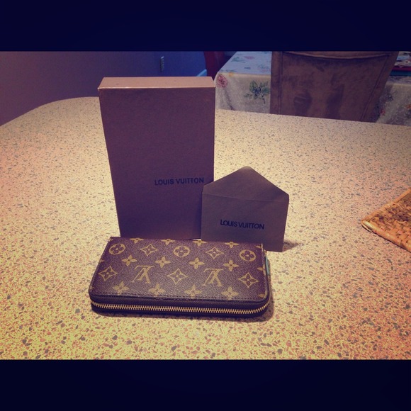 LV wallet new in the box