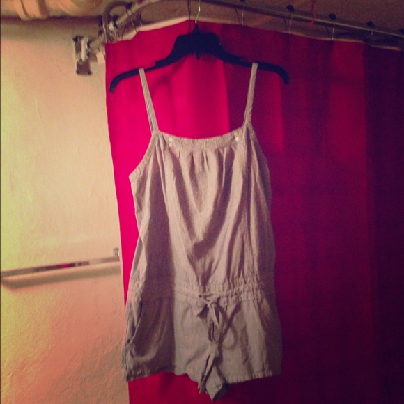 SOLD!REDUCED: American Eagle striped romper size 4