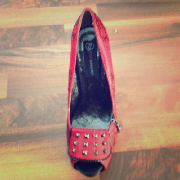 Skull studded high heels