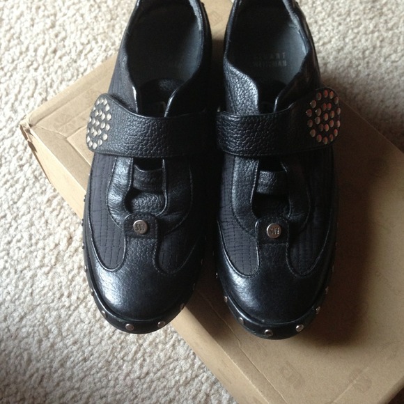 Shoes - Picture 3 of 4