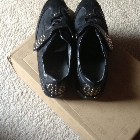 Shoes - Picture 4 of 4