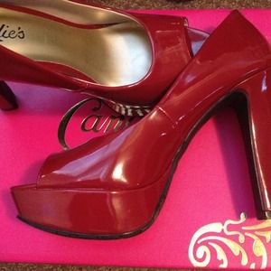 📍SOLD IN BUNDLE📍sexy  blood red heels platform