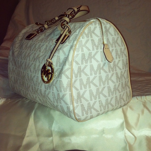 😍AUTHENTIC LG MK😍 trade for AUTHENTIC MK WATCH⌚️ - Picture 2 of 4