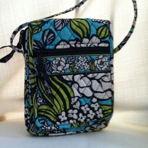 Adorable cross body👜