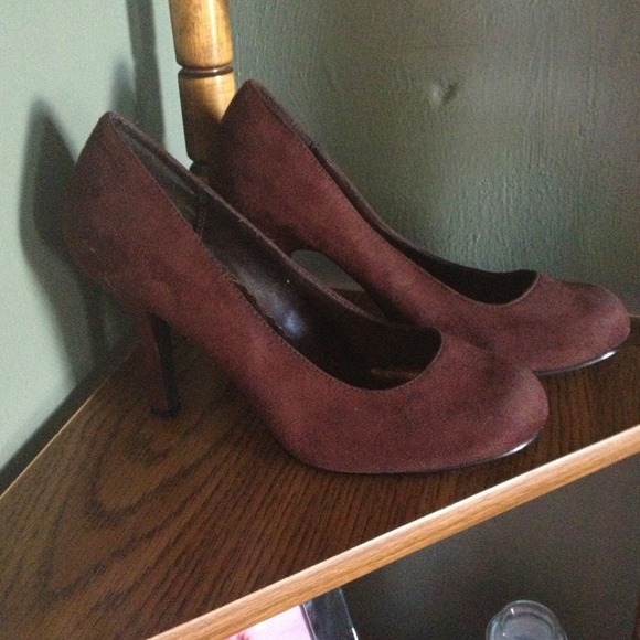 Brown swede heels! - Picture 2 of 3