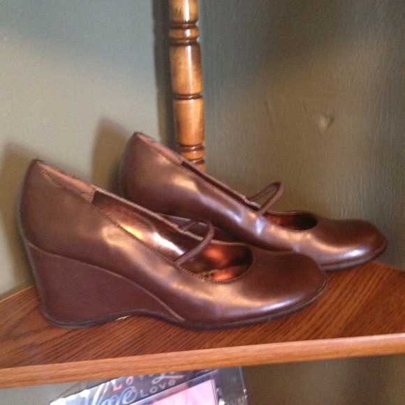 Brown wedge heels - Picture 1 of 2
