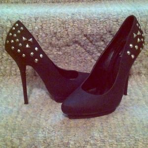 All black platformed pump