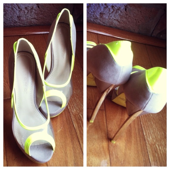 S O L D - Picture 3 of 4