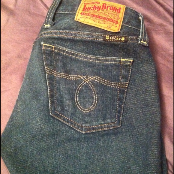 Size (00) 24x32 Lucky Jeans.