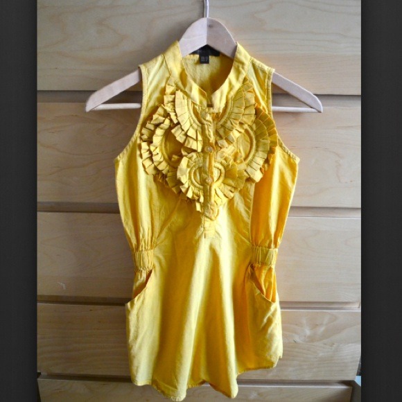 Yellow sleeveless top w/ ruffle detail (size: XS) - Picture 2 of 3