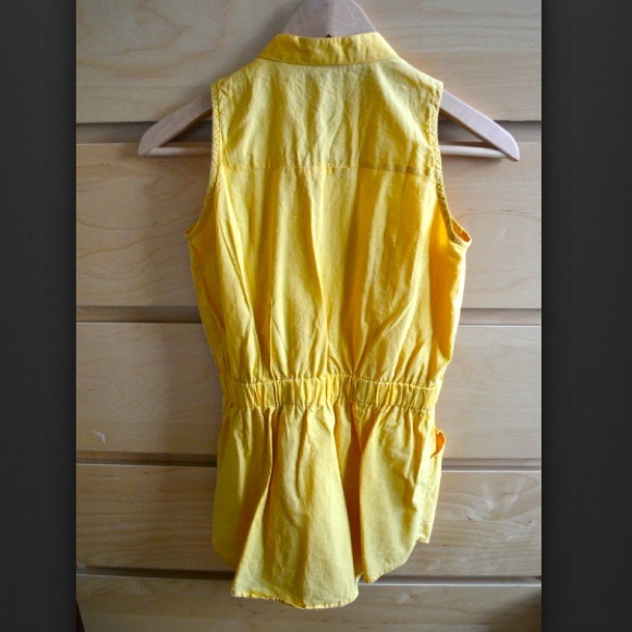 Yellow sleeveless top w/ ruffle detail (size: XS) - Picture 3 of 3