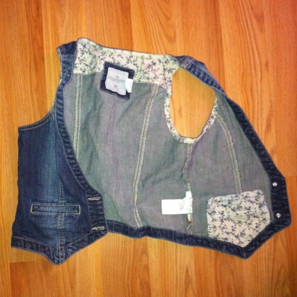 H&M Jean Vest Need gone ASAP, willing to fix price