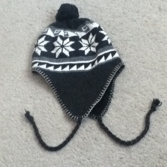 Navy blue fuzzy ball beanie
