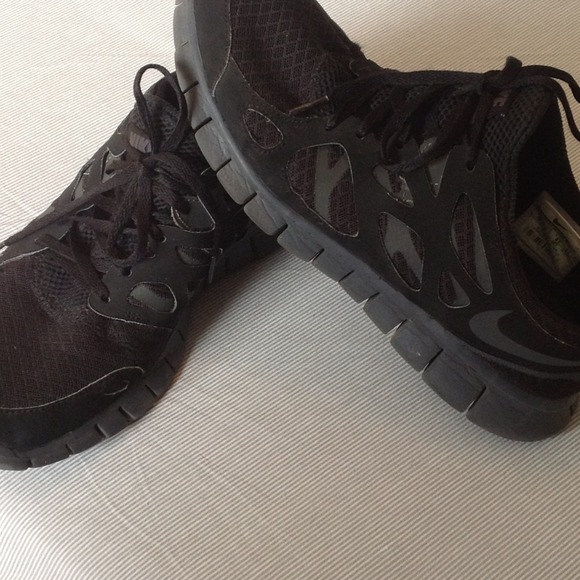 Black Nike free run 2