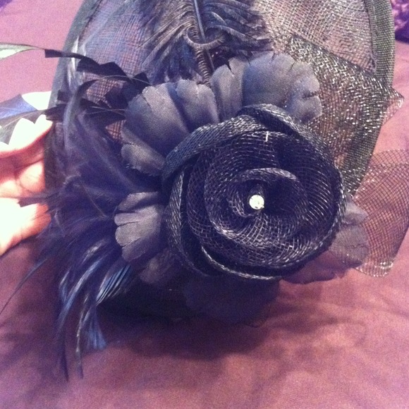 New Black feather and flower hat head piece - Picture 3 of 3