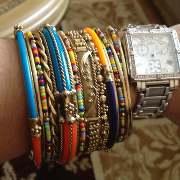 🚫Sold🚫🌺16 multicolored bangles set🌺