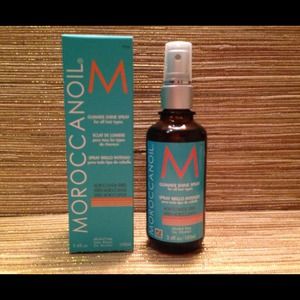 Morroccanoil  Glimmer Shine Spray.
