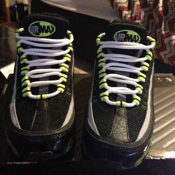 Nike air maxes 95,7 women (hold for✅@leeleepayne)
