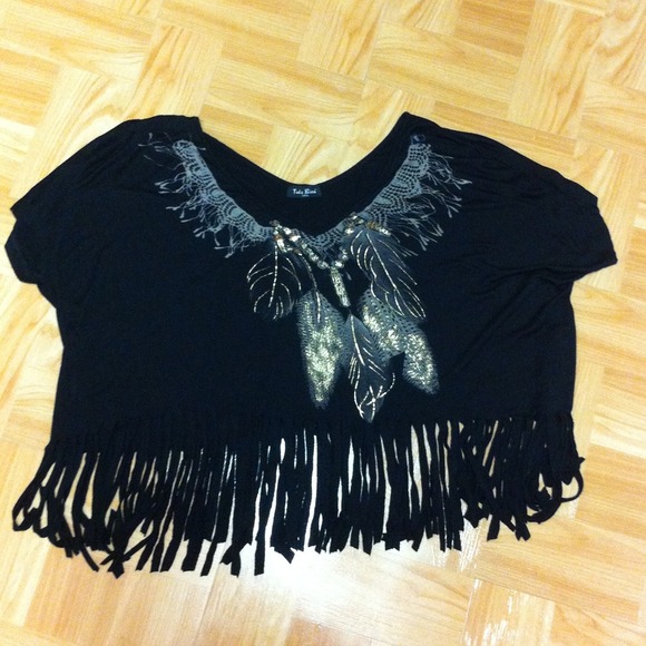 Cropped tassel feather top.
